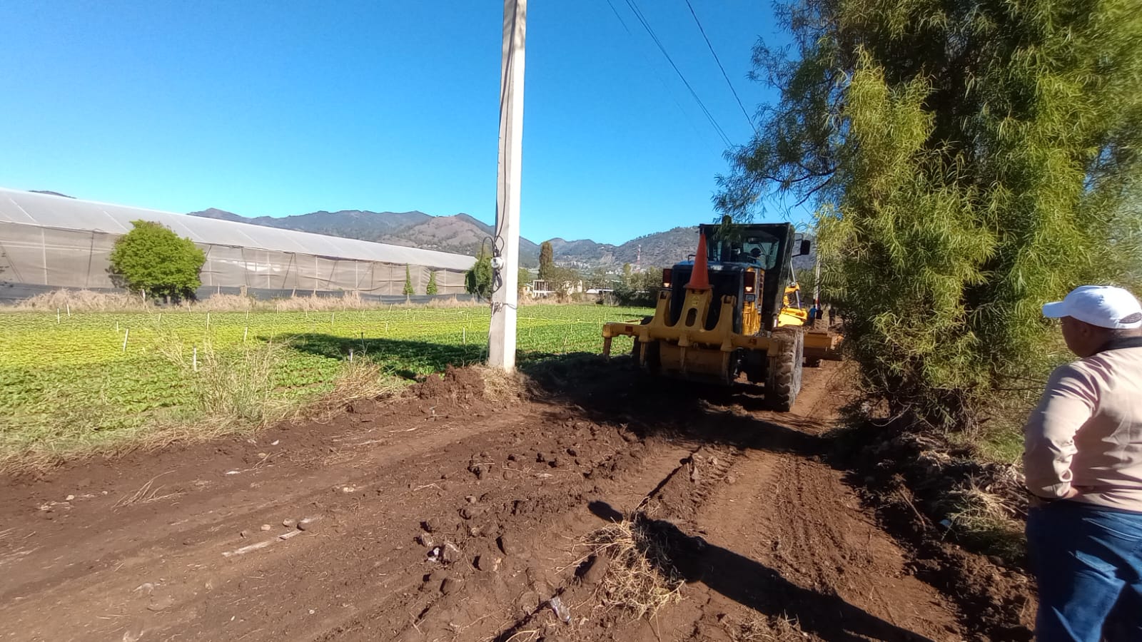 Ayuntamiento de Constanza Continúa Arreglo de Caminos Vecinales en Las Auyamas, Calle de Moreno