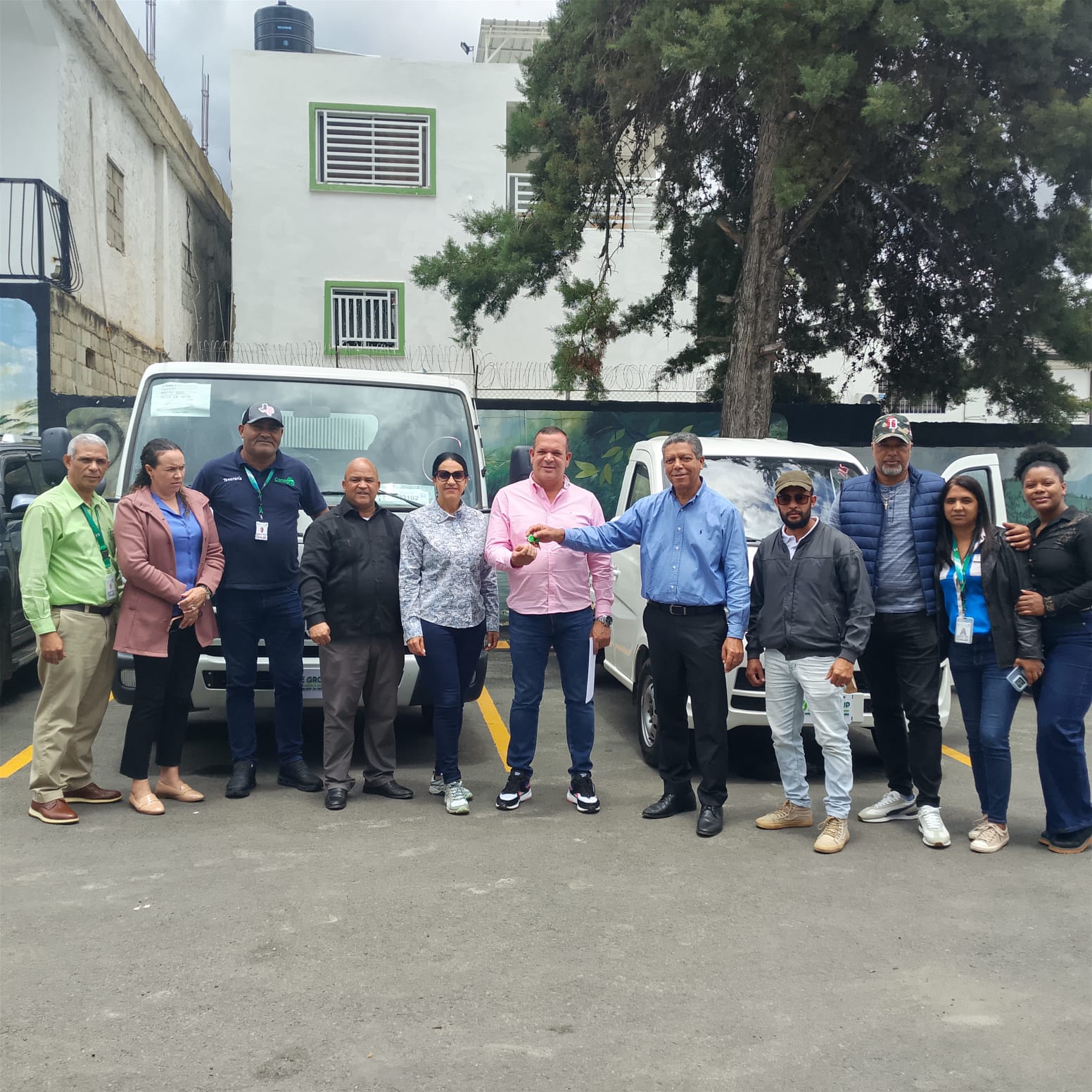 Ayuntamiento de Constanza recibe nuevos camiones para fortalecer la recogida de residuos