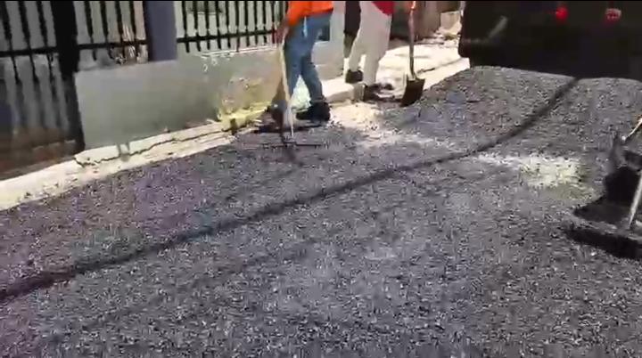 Alcaldía de Constanza continúa impactando sectores con el asfaltado de sus calles