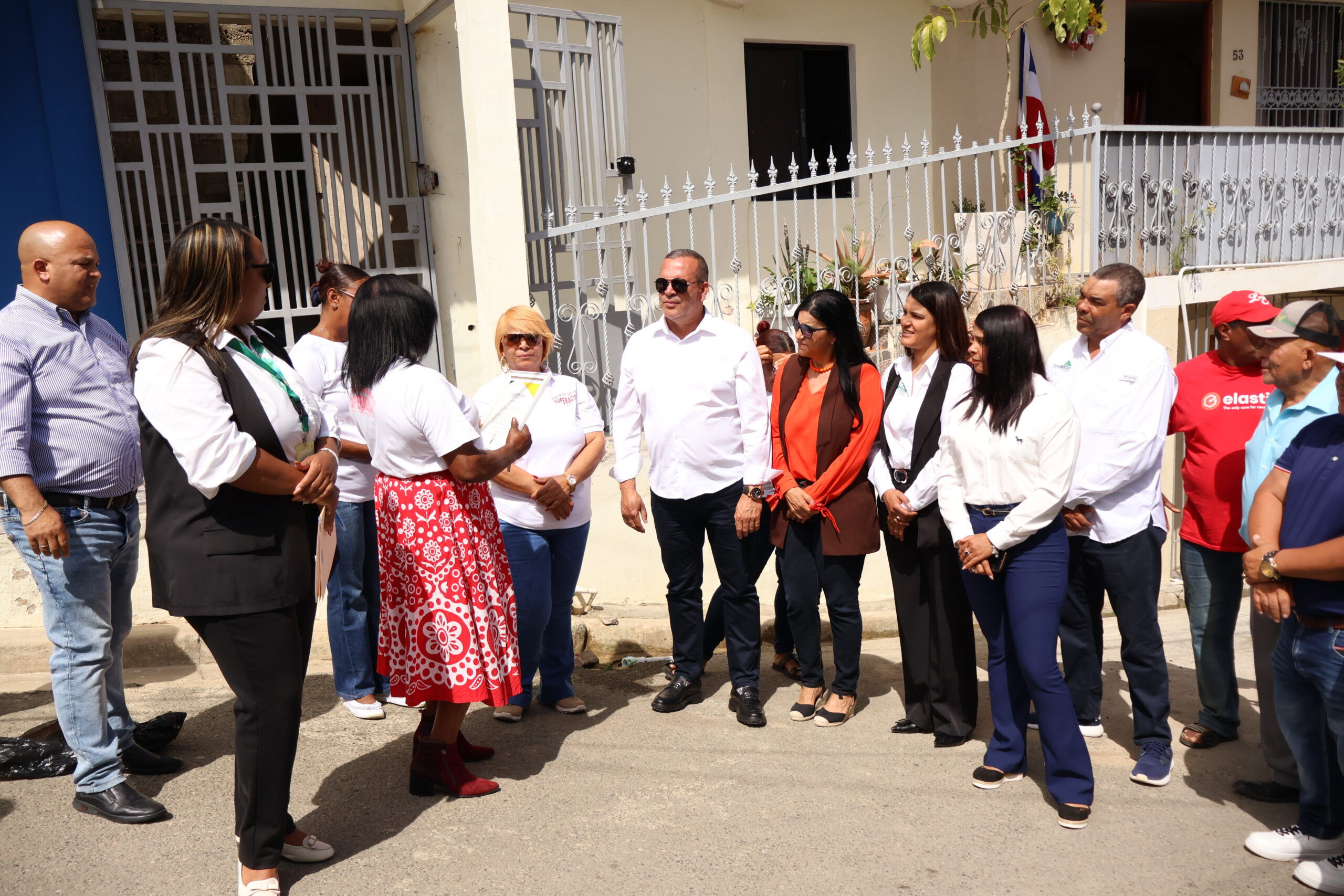 Alcalde Francisco Marte entrega pozo tubular en barrio San Pedro
