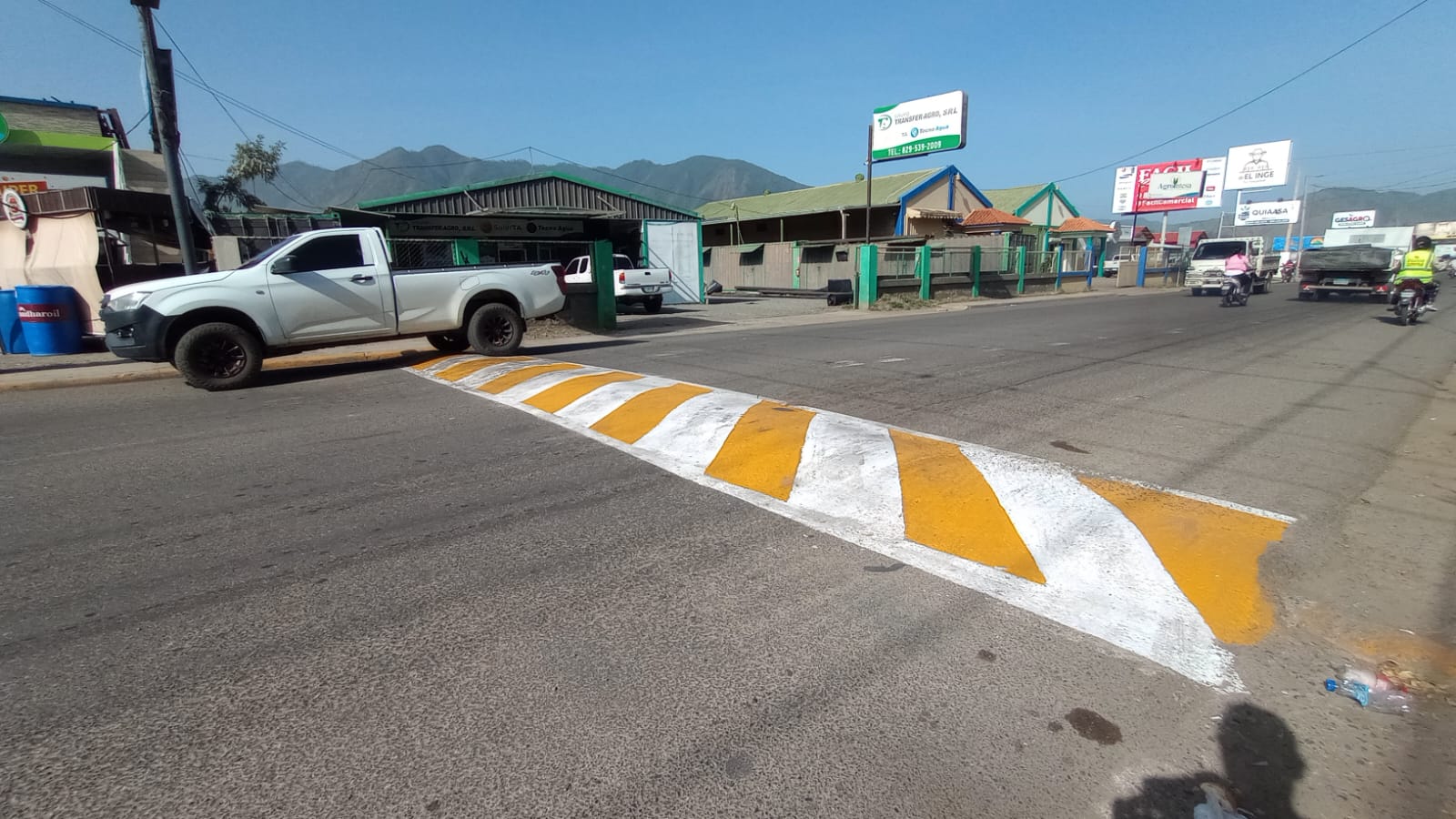 Continuamos con la Señalizaciones en las principales calles y avenidas del municipio Constanza